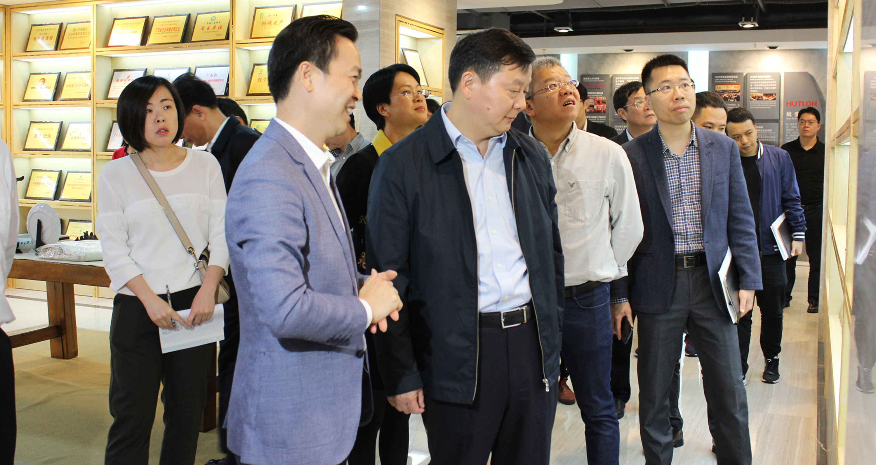 佛山市朱伟市长率调研组来非凡娱乐-电子娱乐平台游戏-非凡娱乐官网-pgff调研走访！并对非凡娱乐-电子娱乐平台游戏-非凡娱乐官网-pgff表示支持！